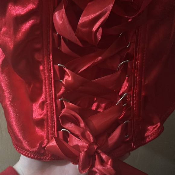 Sexy red corset top! - Picture 4 of 6
